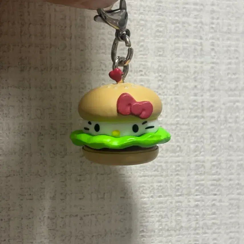 [BUNJANG] Hello Kitty Hamburger Gacha Keychain / 키티 햄버거 가챠 키링