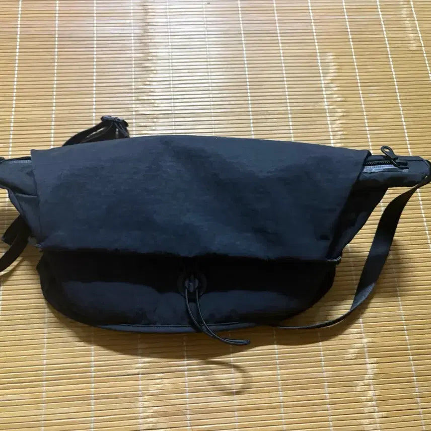 [BUNJANG] Usage Nylon Crossbody Bag / Usage 나일론 크로스백 유세지