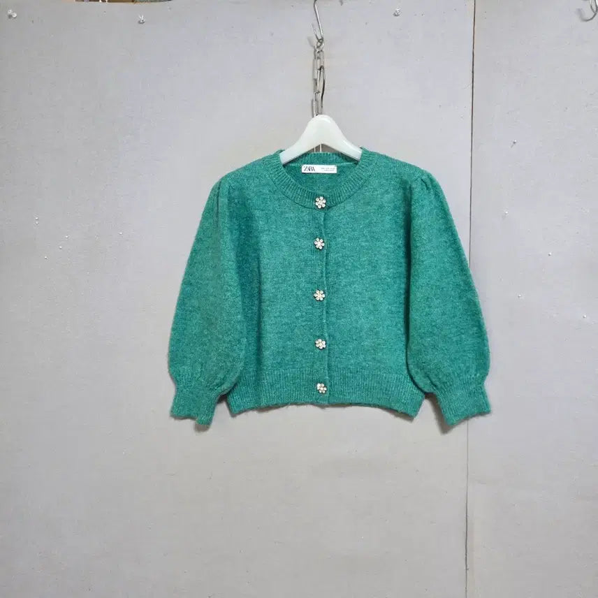 [BUNJANG] Zara Jeweled Button Cardigan Knit S / 자라 보석단추 가디건 니트 S   n7205
