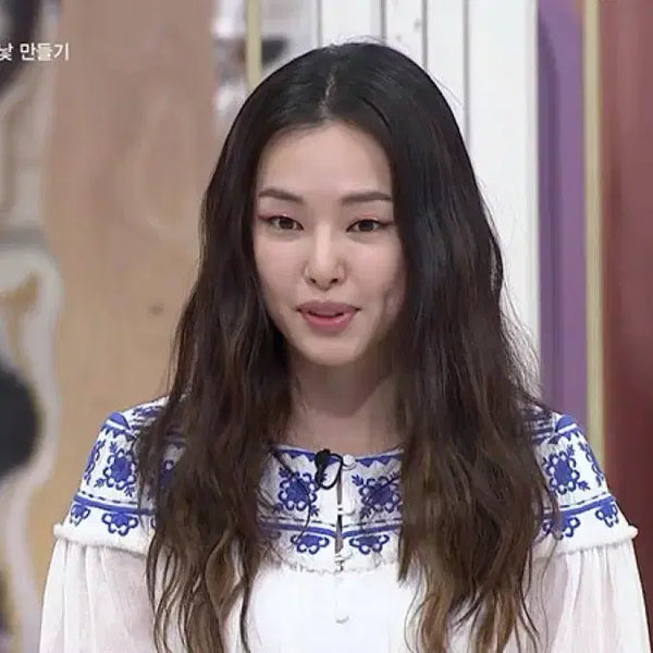 [BUNJANG] Ggoddai Pierrot Embroidered Blouse White / 꿀로디 피에로 자수 블라우스 화이트