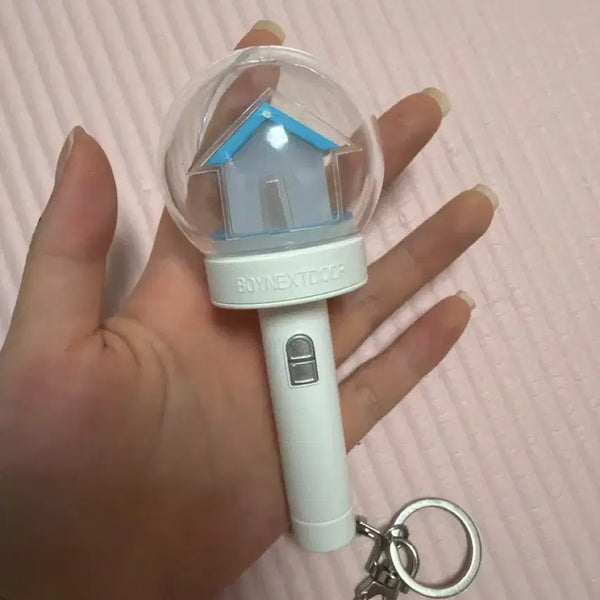 [BUNJANG] BOYNEXTDOOR Lightstick Keyring / 보넥도 응원봉 키링