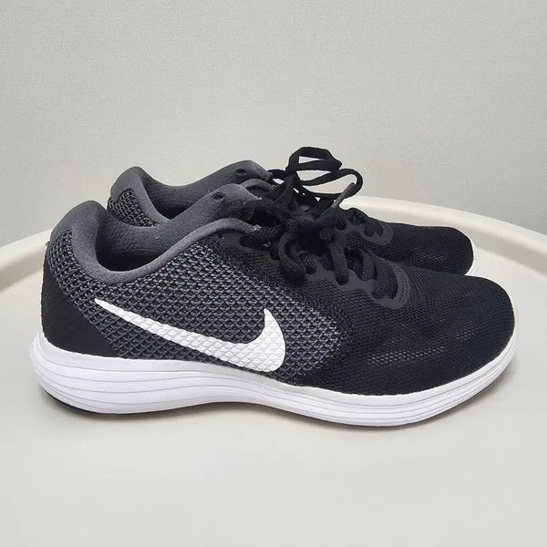 [BUNJANG] Nike Revolution 230 Black/White Sneakers / 230나이키 레볼루션 검흰 운동화    -1218
