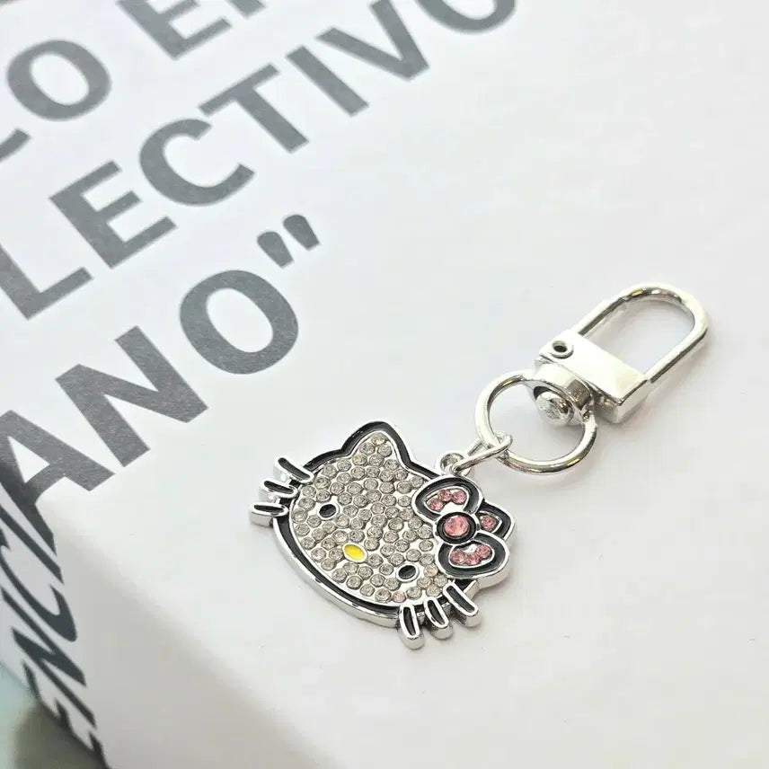 [BUNJANG] Kitty Bead Keychain Strap / 키티 키링 스트랩 비즈