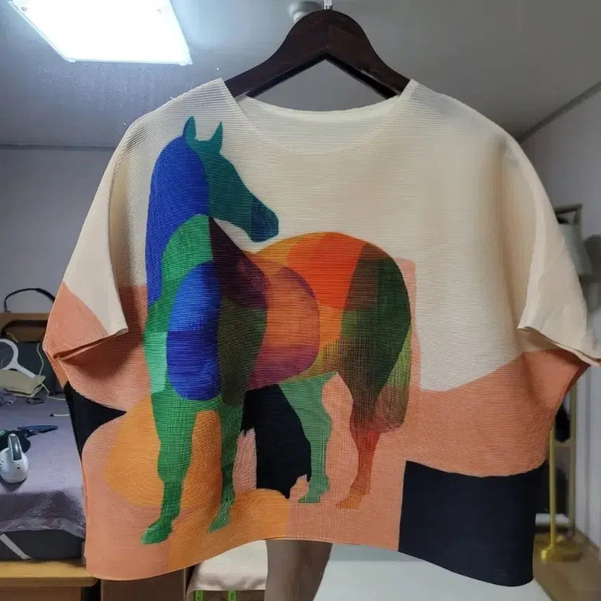 [BUNJANG] Pleated Batwing Sleeve Printed Short-Sleeve Blouse / 플리츠 말 프린팅 반팔티 블라우스