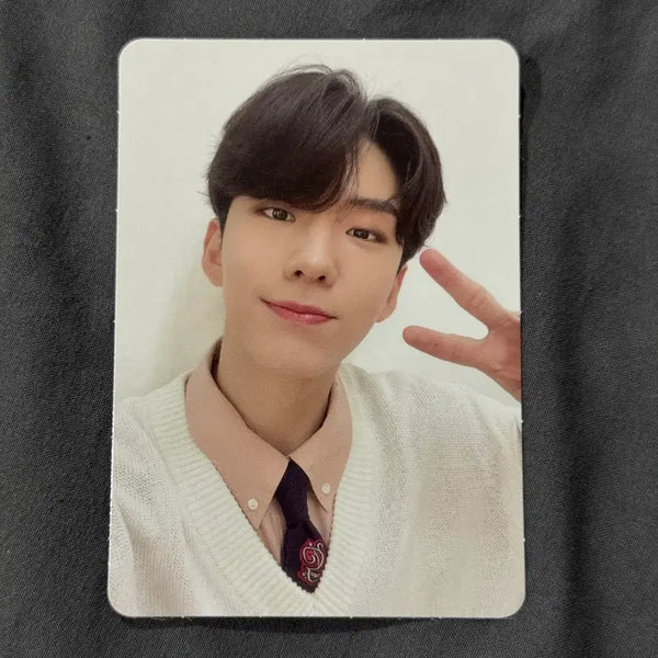 [BUNJANG] MONSTA X Kihyun 2022 Season's Greeting Square Photocard / 몬스타엑스 기현 2022 시즌그리팅 스스퀘 특전 포카