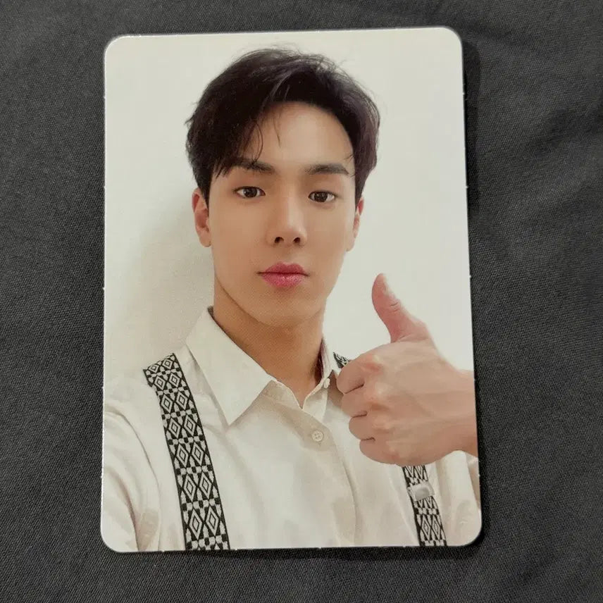 [BUNJANG] MONSTA X Shownu 2022 Season's Greetings Special Square Photocard / 몬스타엑스 셔누 2022 시즌그리팅 스스퀘 특전 포카
