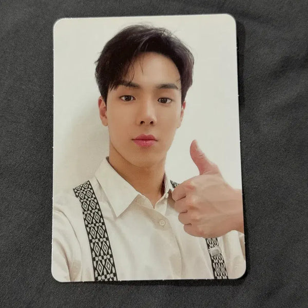 [BUNJANG] MONSTA X Shownu 2022 Season's Greetings Special Square Photocard / 몬스타엑스 셔누 2022 시즌그리팅 스스퀘 특전 포카