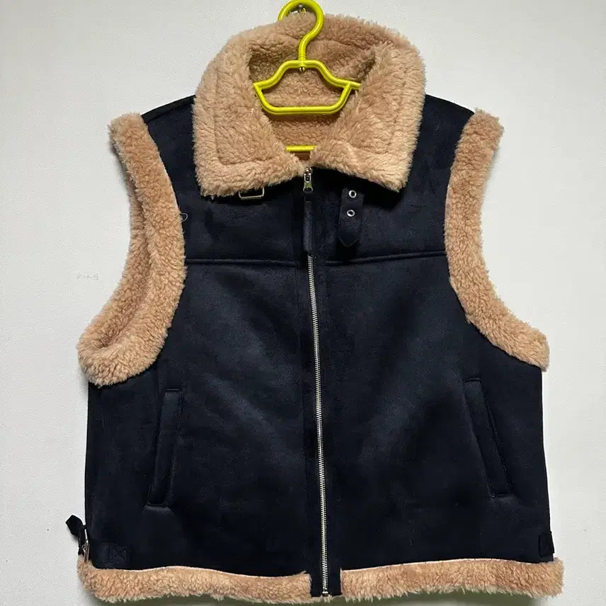 [BUNJANG] Faux Fur Colorblock Vest / 무스탕 베스트 블랙 카멜 퍼 배색