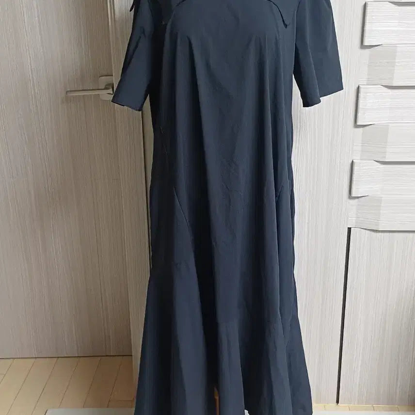 [BUNJANG] G-cut Black Frill Collar Long Dress / 지컷검정색 프릴 칼라 원피스