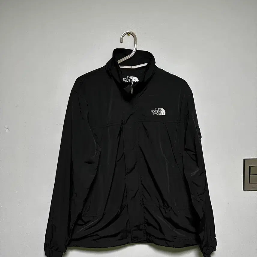 [BUNJANG] The North Face Black Windbreaker Jacket / 노스페이스 블랙 바람막이