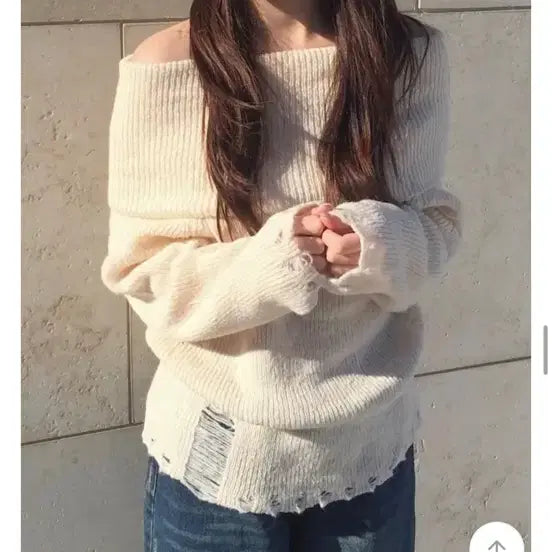 [BUNJANG] Ssie Damage Off-Shoulder Loose Fit Knit Cream / 에이블리 시에 데미지 오프숄더 루즈핏 니트 크림