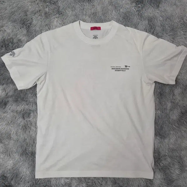 [BUNJANG] Descente Running Essential Short Sleeve T-Shirt White Size 100 / 데상트 러닝 에센셜 반팔 티셔츠 화이트 100사이즈