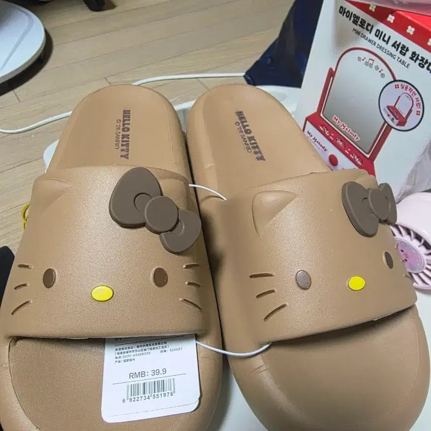 [BUNJANG] Hello Kitty Brown Sandals (255) / 헬로키티 샌들 브라운