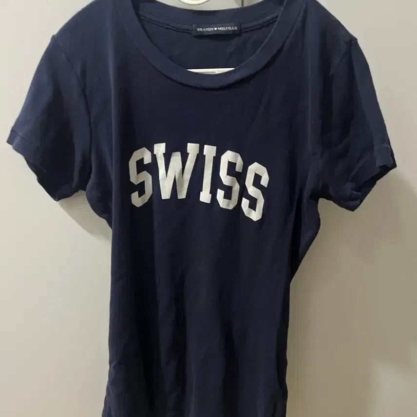 [BUNJANG] Brandy Melville Swiss Graphic T-Shirt Navy / 브랜디멜빌 티셔츠 (스위스 SWISS)