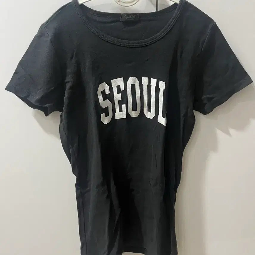 [BUNJANG] Brandy Melville Seoul T-Shirt / 브랜디멜빌 티셔츠 (서울 SEOUL)