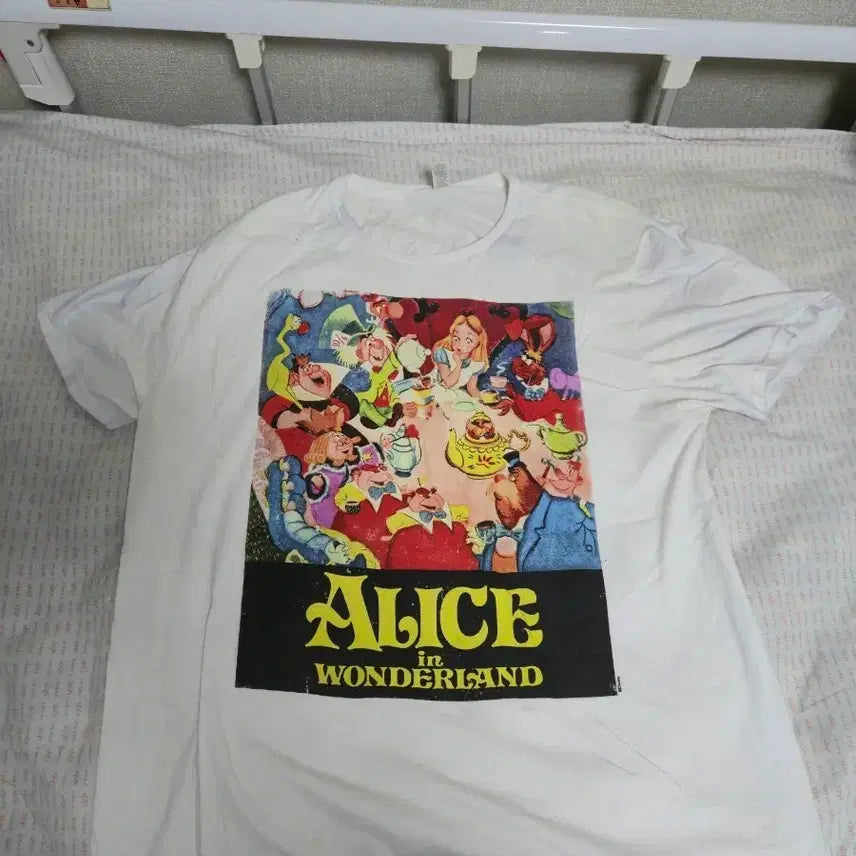 [BUNJANG] Vintage Alice in Wonderland Graphic T-Shirt / 빈티지 이상한 나라의 앨리스 티