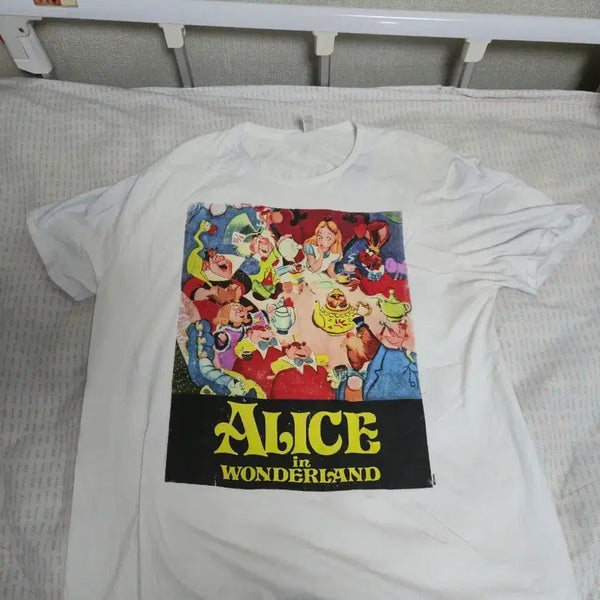 [BUNJANG] Vintage Alice in Wonderland Graphic T-Shirt / 빈티지 이상한 나라의 앨리스 티