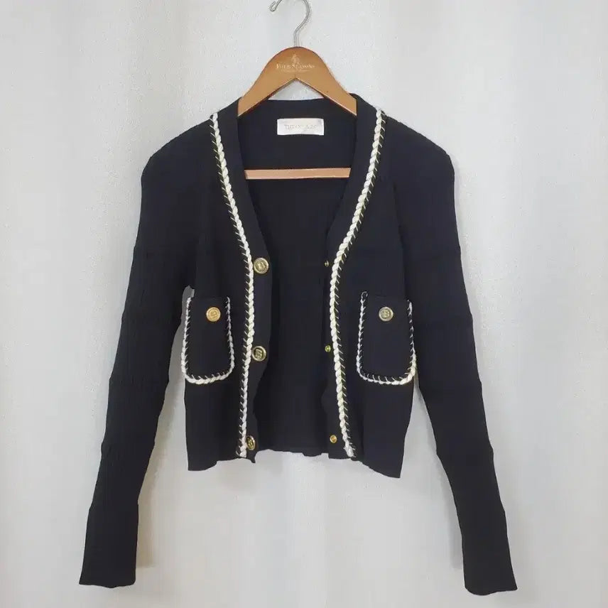 [BUNJANG] Tiffanyan B Logo Button Knit Cardigan / 티파니안 B로고단추 니트가디건