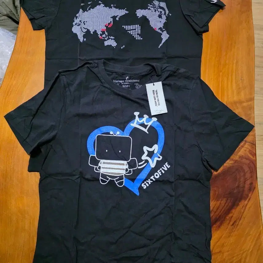[BUNJANG] Black Short Sleeve T-Shirt Set (World Map / Character Print) / 블랙 반팔 티셔츠 2종 (세계지도/캐릭터 프린팅)