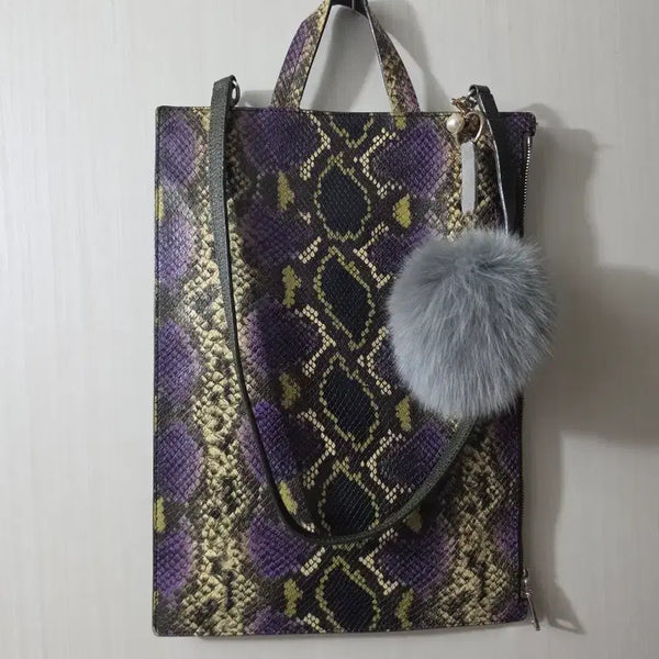 [BUNJANG] Connamor Python Pattern Shoulder Bag with Fur Charm / 뱀피 패턴 숄더백 퍼 참 포함