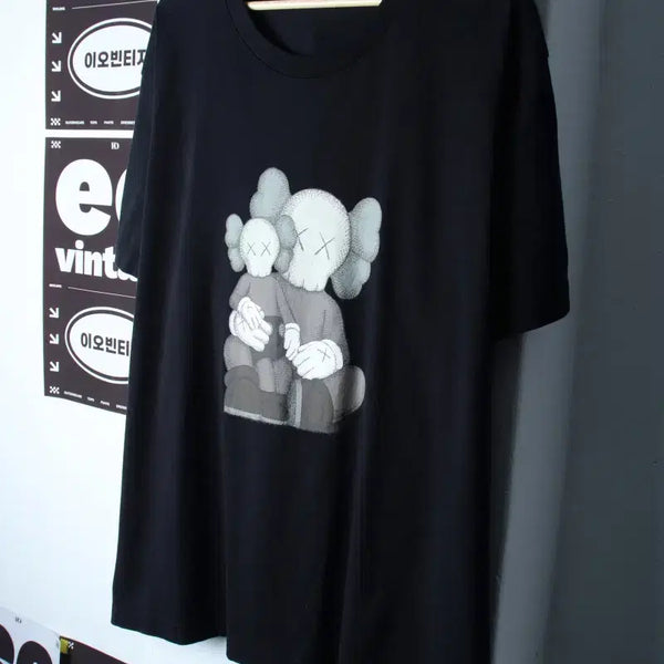 [BUNJANG] Uniqlo x KAWS Collaboration Short Sleeve T-Shirt (Plus Size) / (4XL-5XL) 유니클로 반팔 티셔츠 빅사이즈 카우스협업-H34763