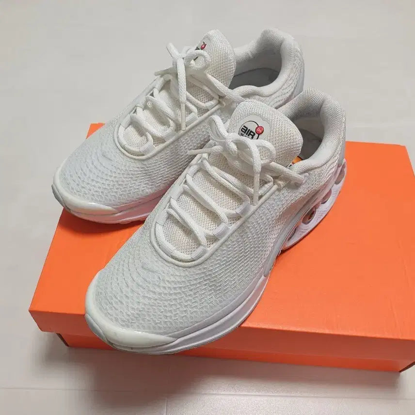 [BUNJANG] Nike Air Max DN Women's White Sneakers (235) / 핫세일) 나이키 에어맥스 DN 여235