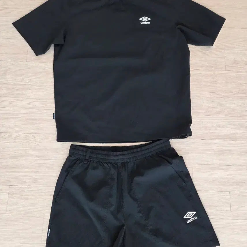 [BUNJANG] Umbro Short Sleeve T-Shirt and Shorts Set - Black / 엄브로 반팔 티셔츠 반바지 세트 블랙