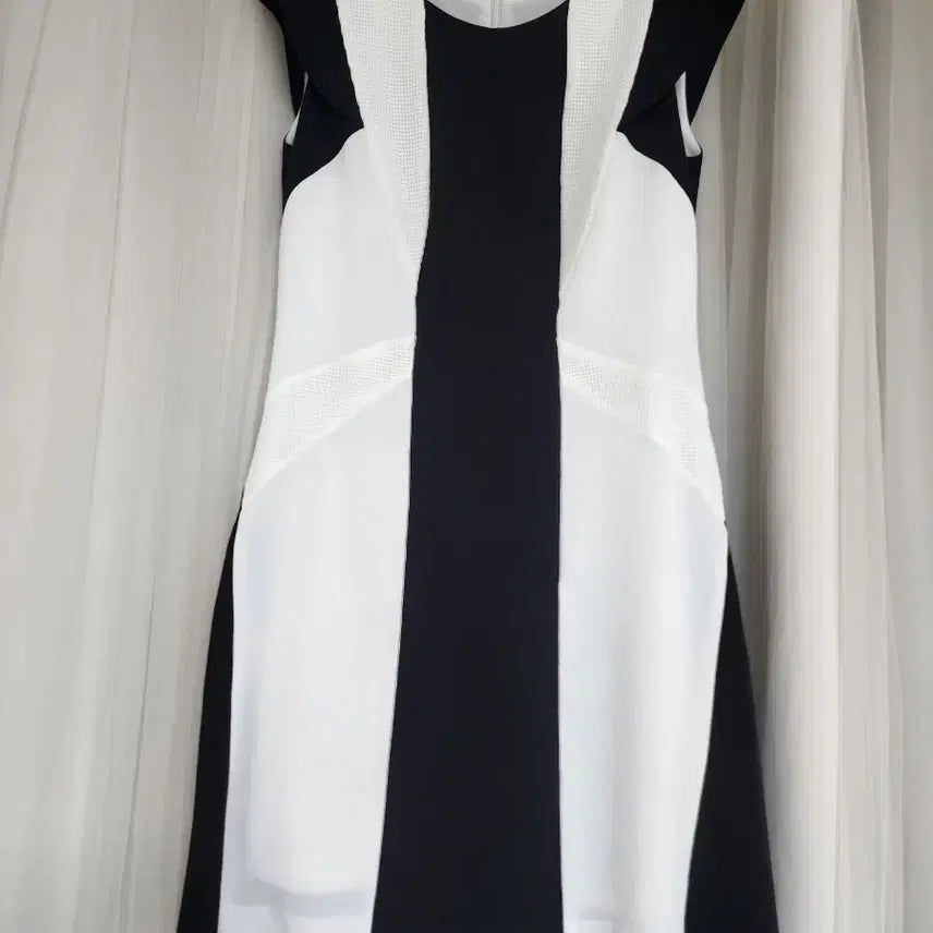 [BUNJANG] It Michaa Black & White Color Block Pleated Dress / 잇미샤 원피스 66