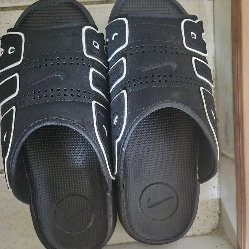 [BUNJANG] Nike Air More Uptempo Slide Black White / 나이키 에어모어 업템포 슬라이드 블랙 화이트