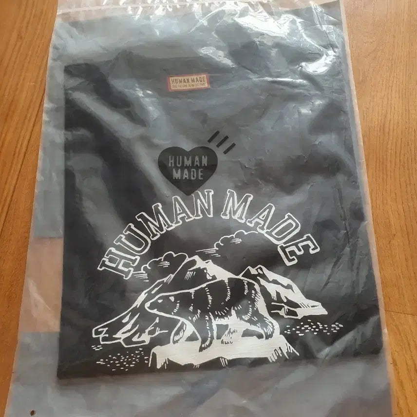 [BUNJANG] Human Made Graphic T-Shirt Black Bear Print / 휴먼메이드 반팔티 블랙 북극곰 프린팅m