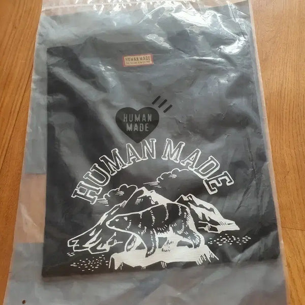 [BUNJANG] Human Made Graphic T-Shirt Black Bear Print / 휴먼메이드 반팔티 블랙 북극곰 프린팅m