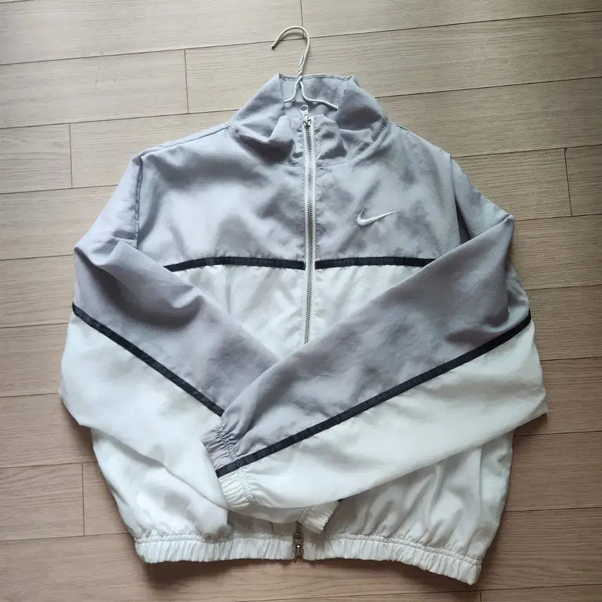 [BUNJANG] Nike Women's Windbreaker Jacket - Size M (New) / 나이키 우먼 바람막이m 새상품