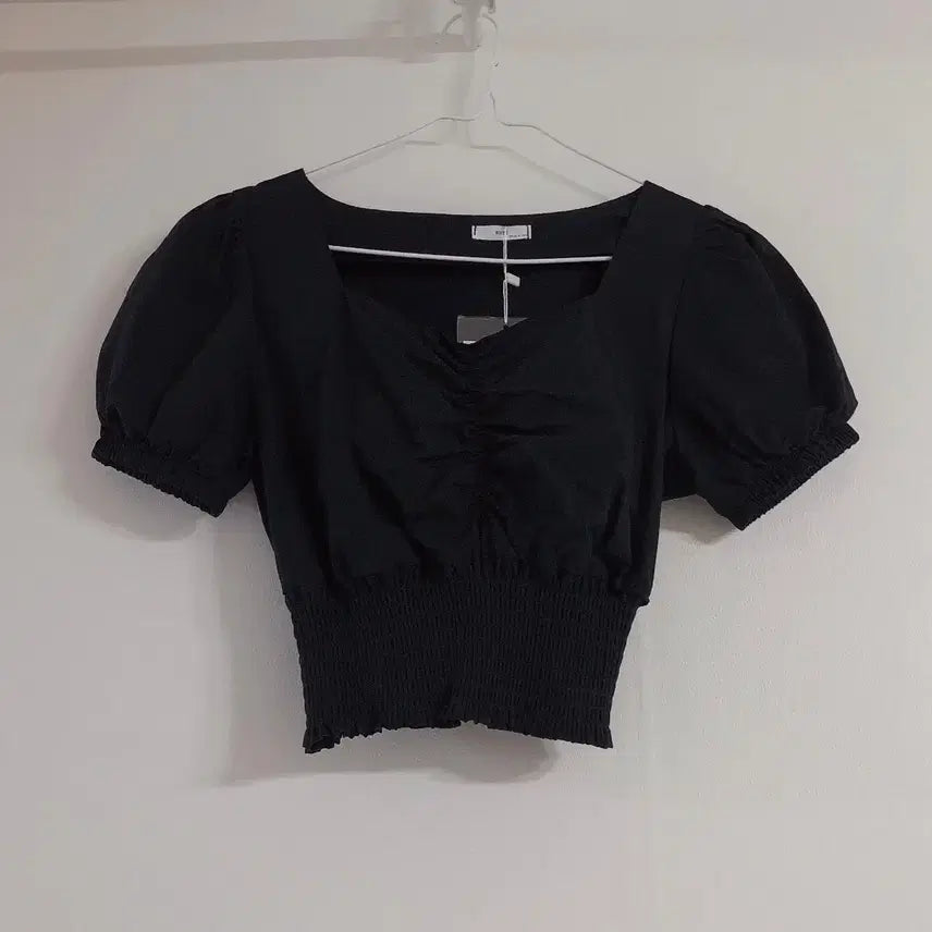 [BUNJANG] Heart Neck Puff Cropped Blouse - Black / 하트넥 퍼프 블라우스 44-55 크롭 블랙 새제품