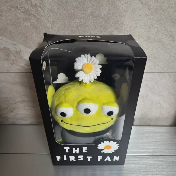[BUNJANG] PEACEMINUSONE x Toy Story Alien 'The First Fan' Standing Plush Doll / 피스마이너스원 x 토이 스토리 더 퍼스트팬 스탠딩 플러시 인형 알린