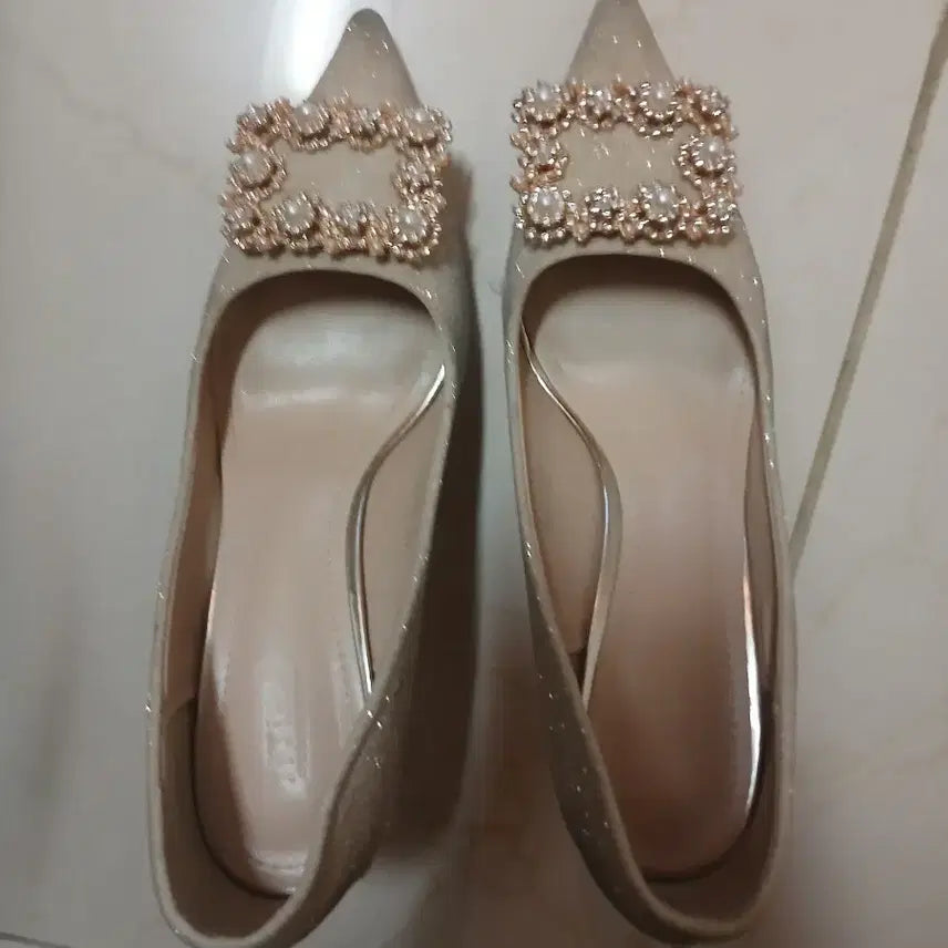 [BUNJANG] Beige Pearl Rhinestone Embellished Heels (230) / 베이지 펄 진주큐빅장식 힐/230