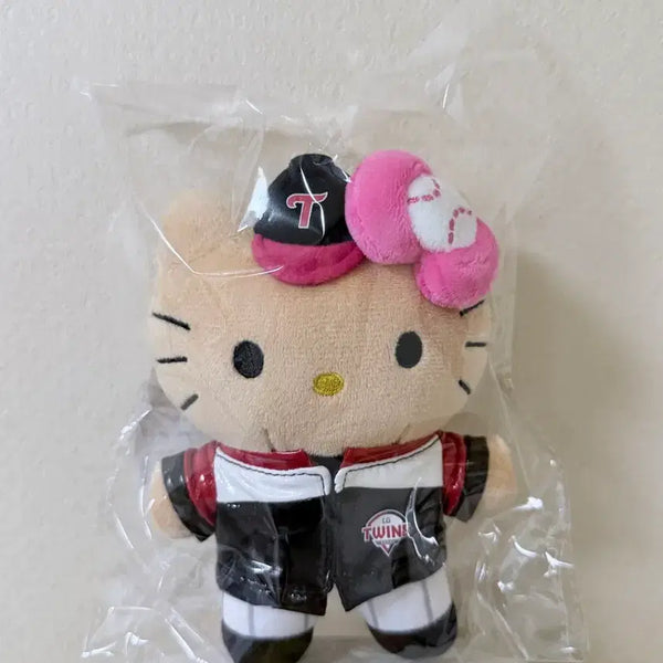 [BUNJANG] LG Twins x Hello Kitty Tanning Kitty Charm / LG트윈스x헬로키티 인형 키링 태닝키티 유광