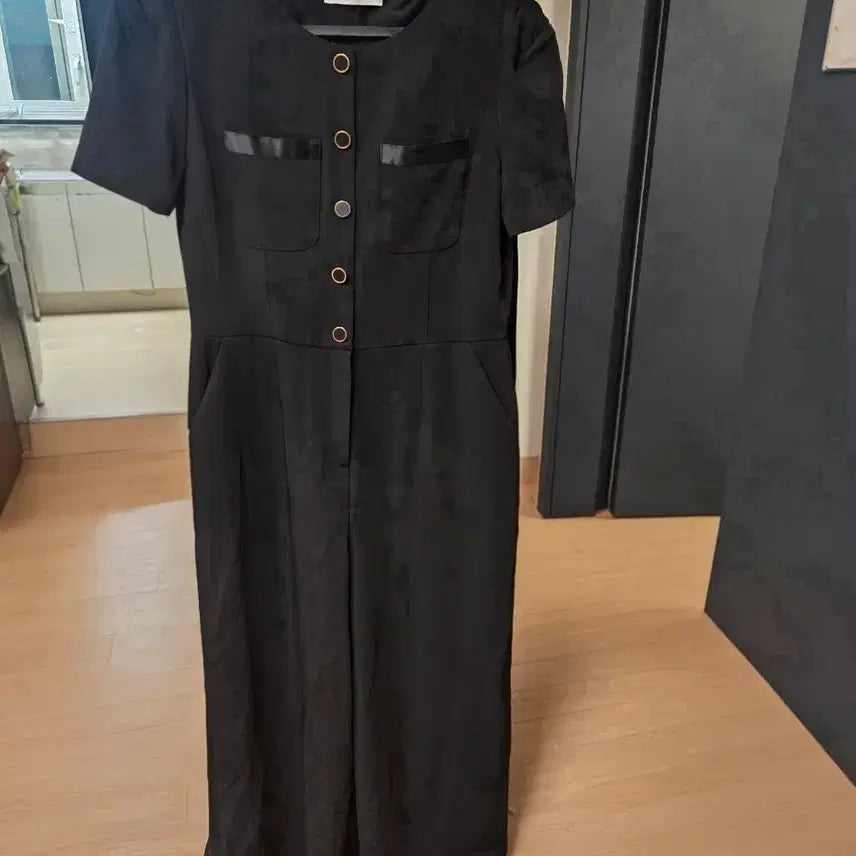 [BUNJANG] Black Jumpsuit with Gold Button Detail / 블랙 점프수트