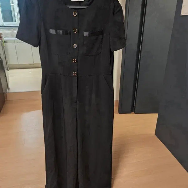 [BUNJANG] Black Jumpsuit with Gold Button Detail / 블랙 점프수트