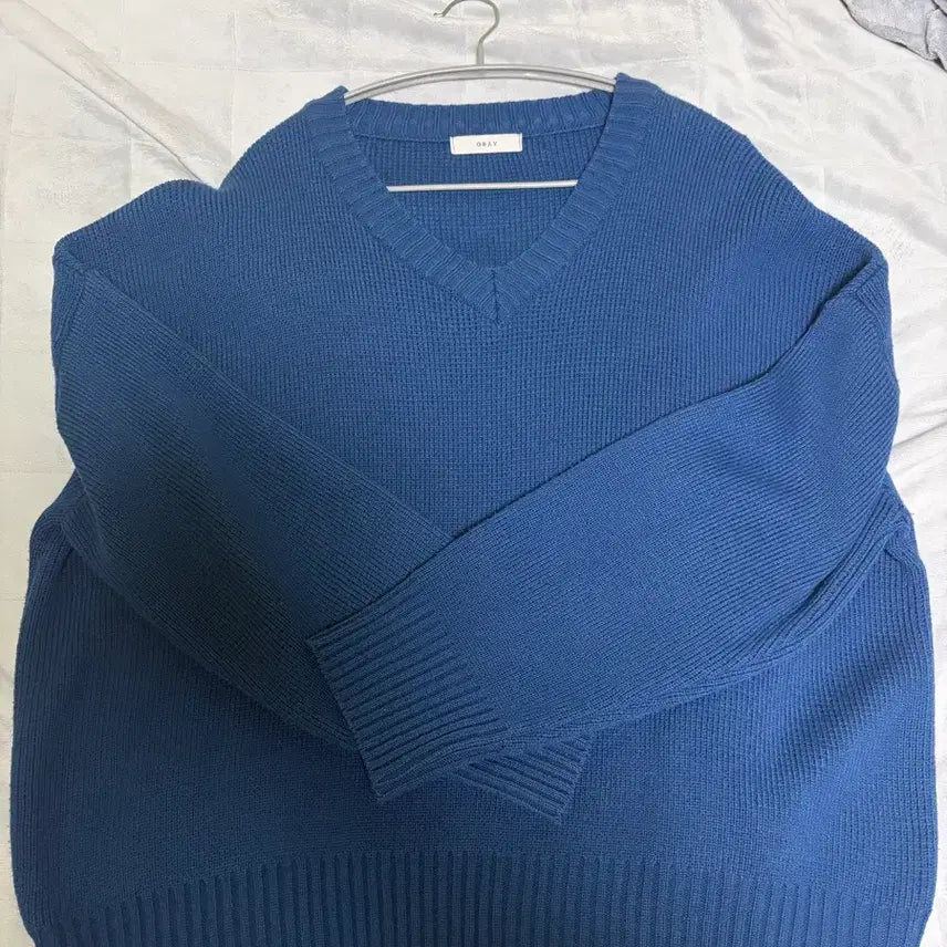 [BUNJANG] GRAF Blue V-Neck Knit (One Size) / GRAF 블루 V넥 니트 (프리사이즈