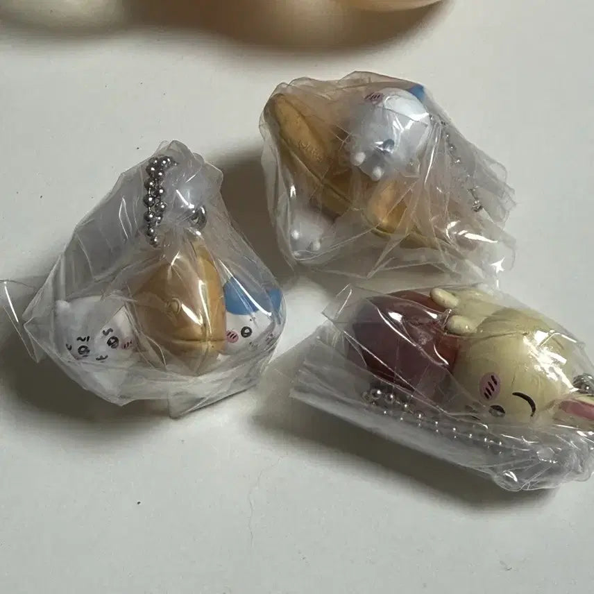[BUNJANG] Chiikawa Tabemono Acrylic Charm - Taiyaki & Usagi / 치이카와 타베모노 키링