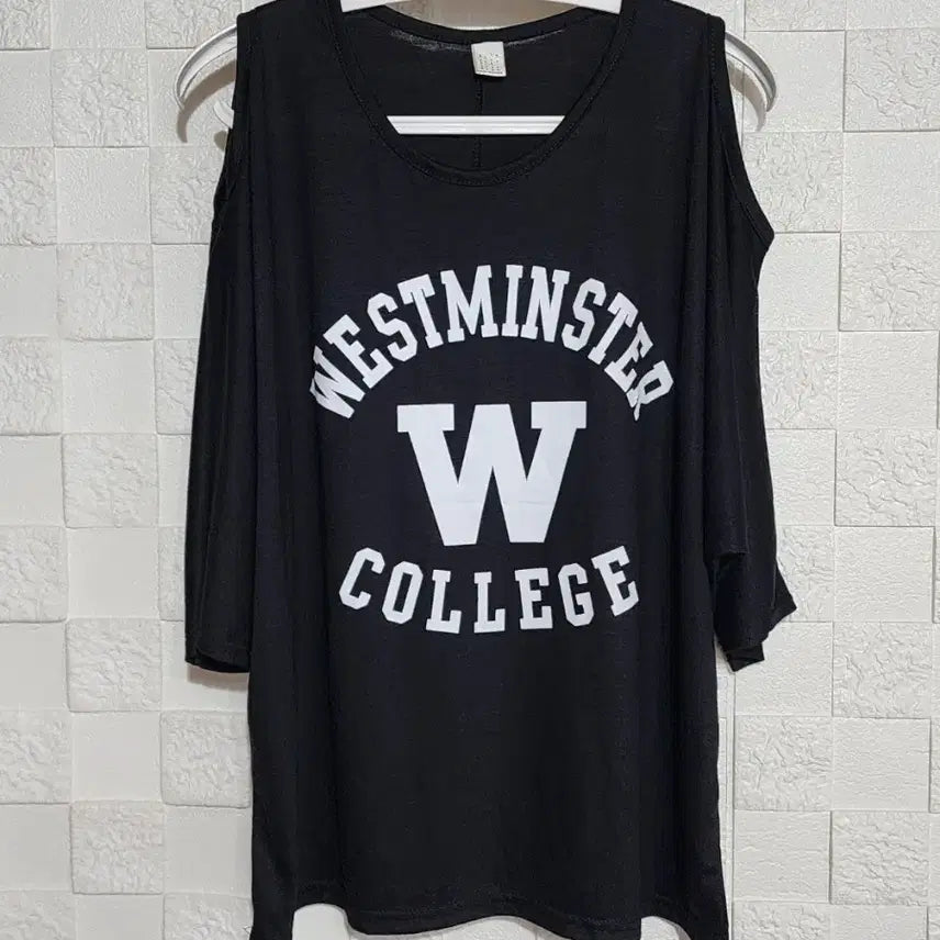[BUNJANG] Westminster University Printed Off-Shoulder T-Shirt / 웨스트민스터 대학 프린팅 오프숄더 티셔츠