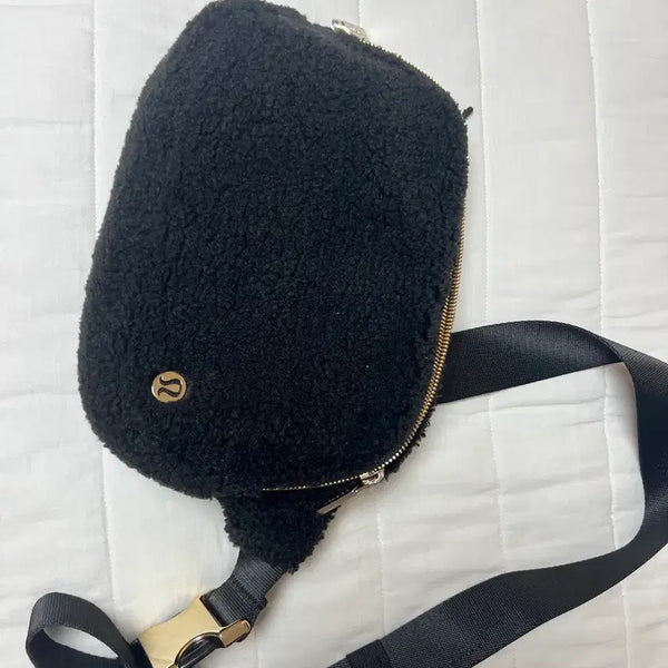 [BUNJANG] Lululemon Fleece Crossbody Bag Black / 룰루레몬 플리스 크로스백 블랙