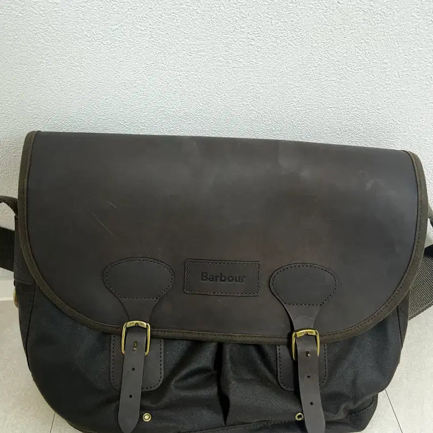 [BUNJANG] Barbour Messenger Bag / 바버 메신저백