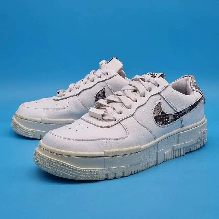 [BUNJANG] Nike Air Force 1 Pixel Sneakers (245) / 나이키 에어포스 1 픽셀 운동화245