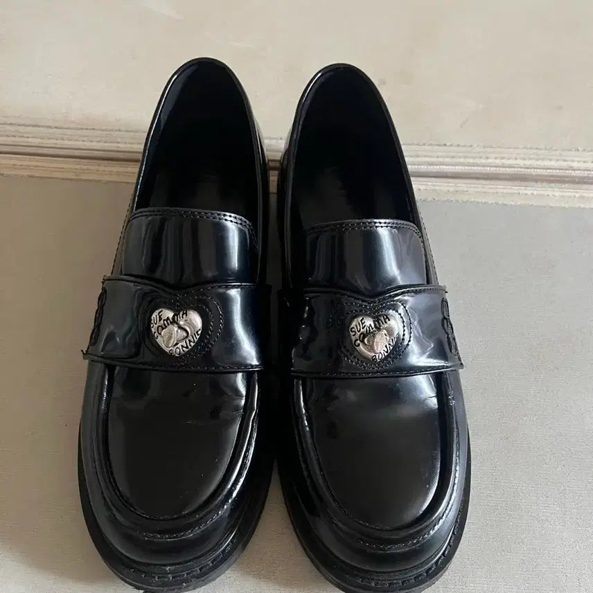 [BUNJANG] SUECOMMA BONNIE Black Heart Loafers 240 (370) / 슈콤마보니 블랙 하트 로퍼 240(370)