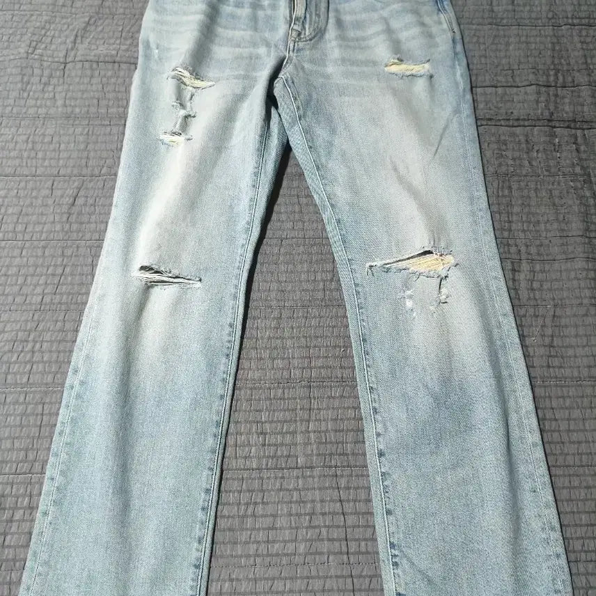 [BUNJANG] Tommy Hilfiger Distressed Jeans (Size 32/30) - New / 타미힐피거 디스트로이드 청바지 32/30 새상품