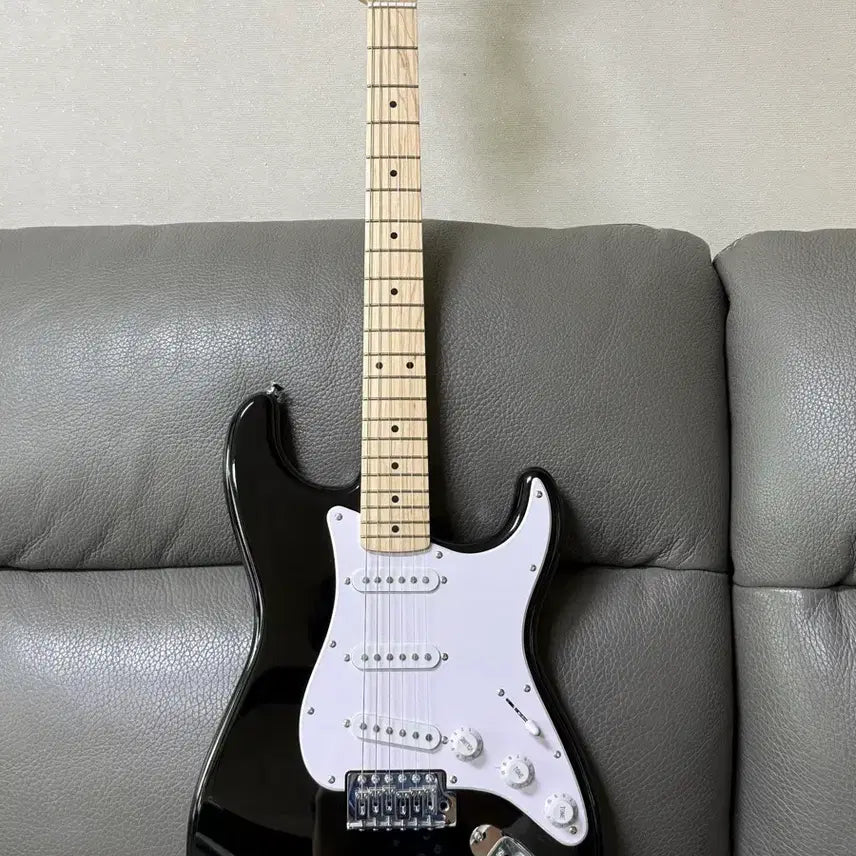 [BUNJANG] Squier Stratocaster Sonic Guitar / 스콰이어 스트라토캐스터 소닉