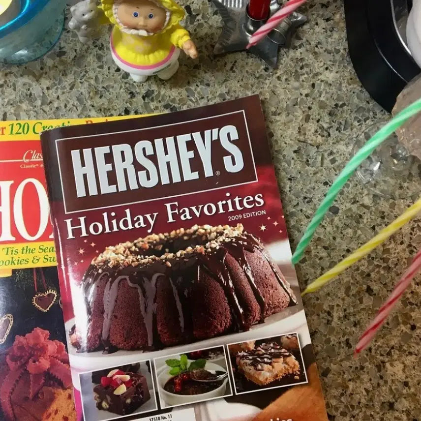[BUNJANG] Hershey's Holiday Favorites 2009 Edition Rare Baking Book / 허쉬 홀리데이 페이버릿 2009s  에디션(rare)