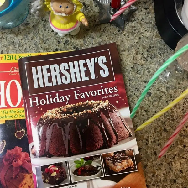 [BUNJANG] Hershey's Holiday Favorites 2009 Edition Rare Baking Book / 허쉬 홀리데이 페이버릿 2009s  에디션(rare)
