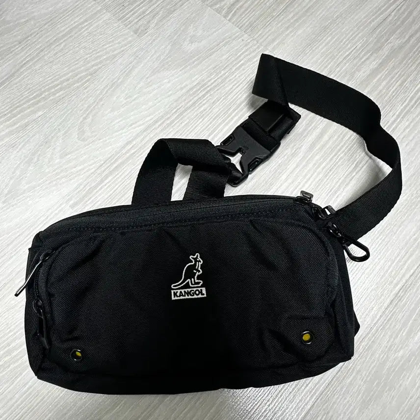 [BUNJANG] Kangol Waist Bag Black / 캉골 힙색 블랙
